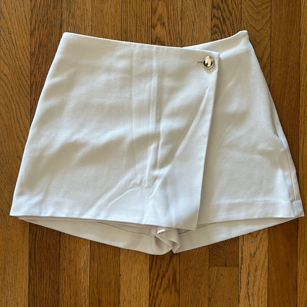 NWT H&M white skort